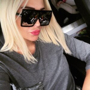 d136cf87-19dd-4c50-99bc-b83b4c7df02c.jpg Oversized Square Flat Top Women Very Lrge Ladies Fashion Sunglasses Shade UV400--black-framed Mercury Tablet